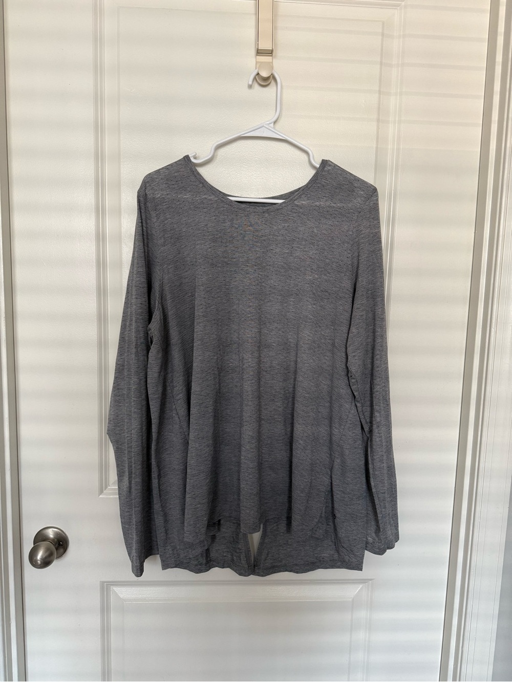 Backless athletic top